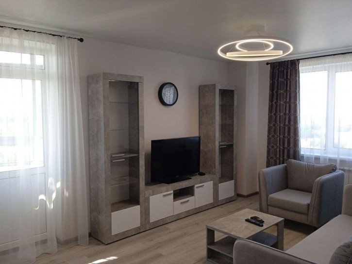 2-комн квартира Луначарского улица, 5