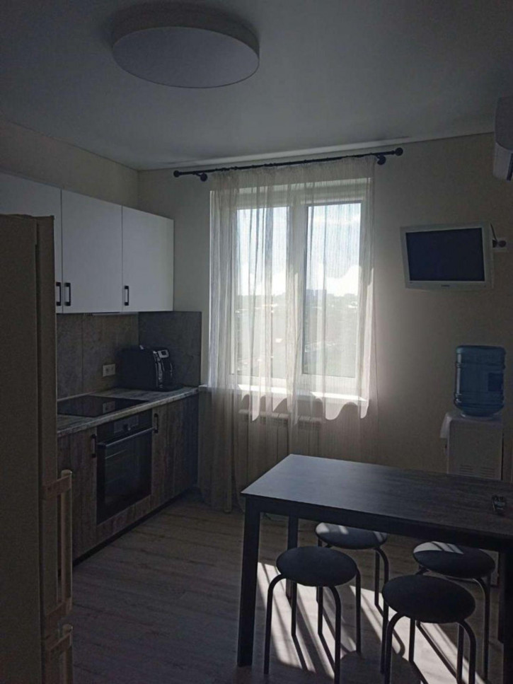 2-комн квартира Луначарского улица, 5