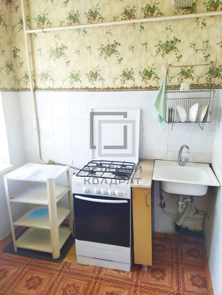 2-комн квартира Артёма ул, 17