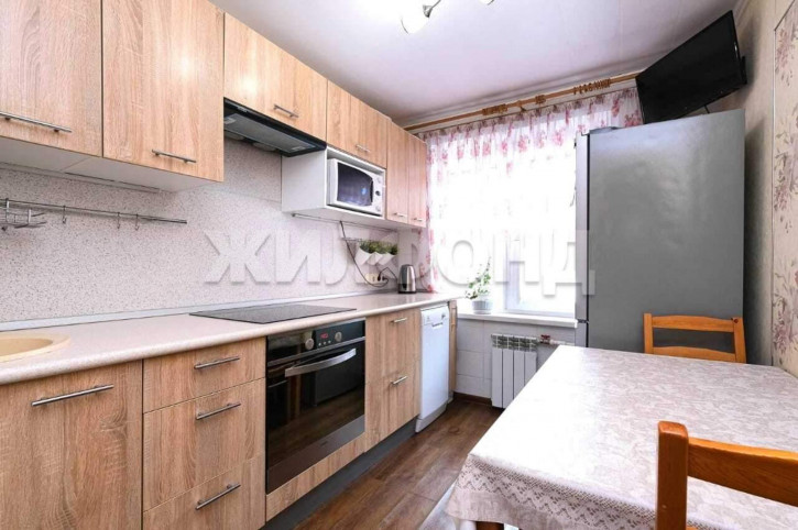 3-комн квартира Авиастроителей улица, д.1 3-комн квартира Авиастроителей улица, д.1