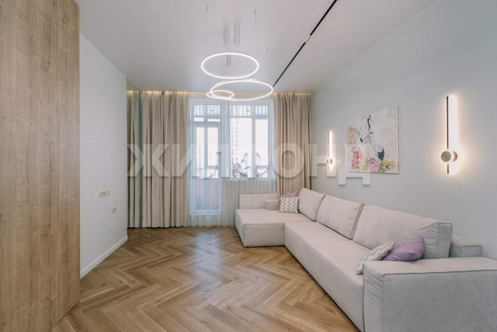 4-комн квартира Лескова улица, д.25