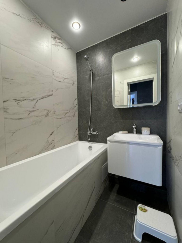 2-комн квартира в новом доме Академика Семёнова ул, 21