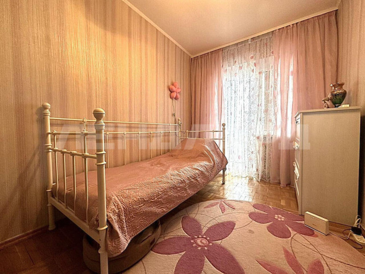 3-комн квартира улица Пановой, 32