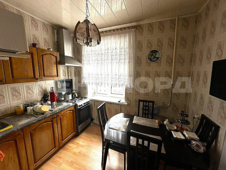 3-комн квартира улица Пановой, 32