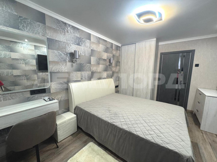 2-комн квартира улица 11-я Линия, 53