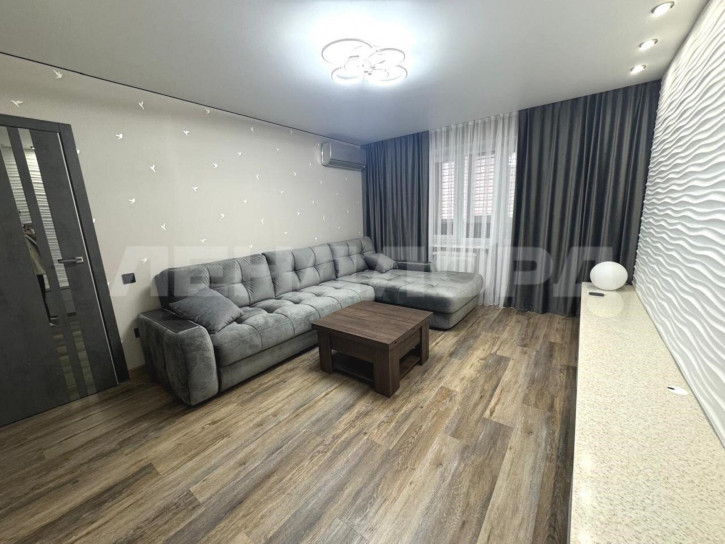 2-комн квартира улица 11-я Линия, 53