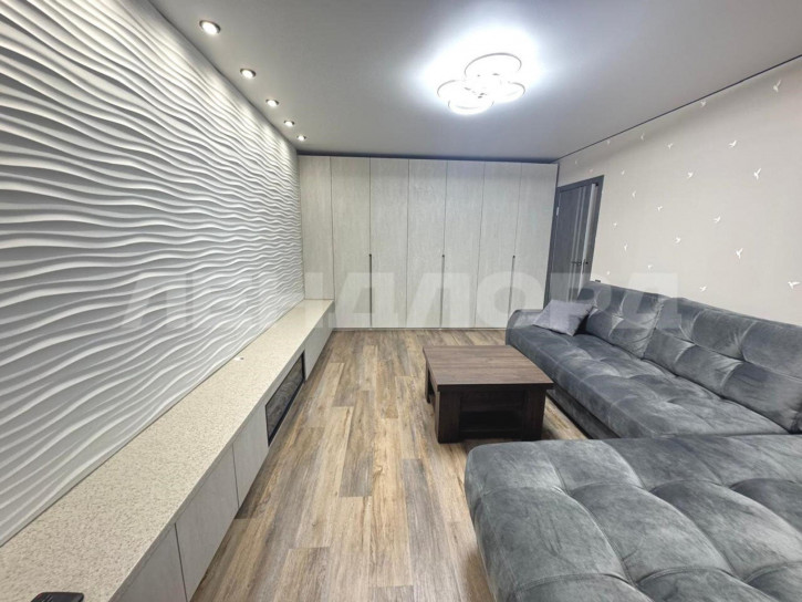 2-комн квартира улица 11-я Линия, 53