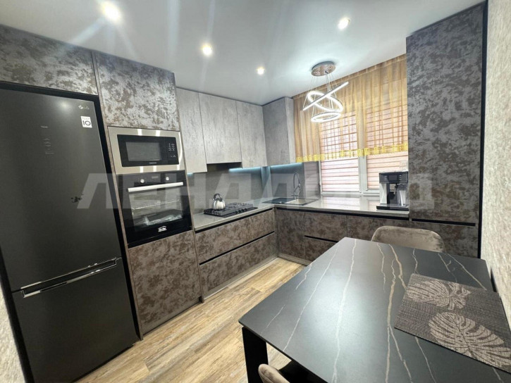 2-комн квартира улица 11-я Линия, 53