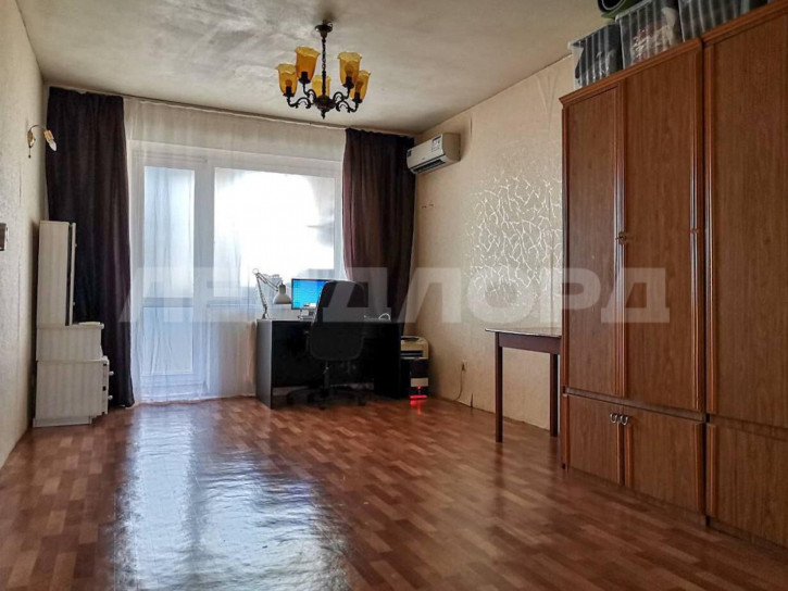 2-комн квартира улица Думенко, 13Д