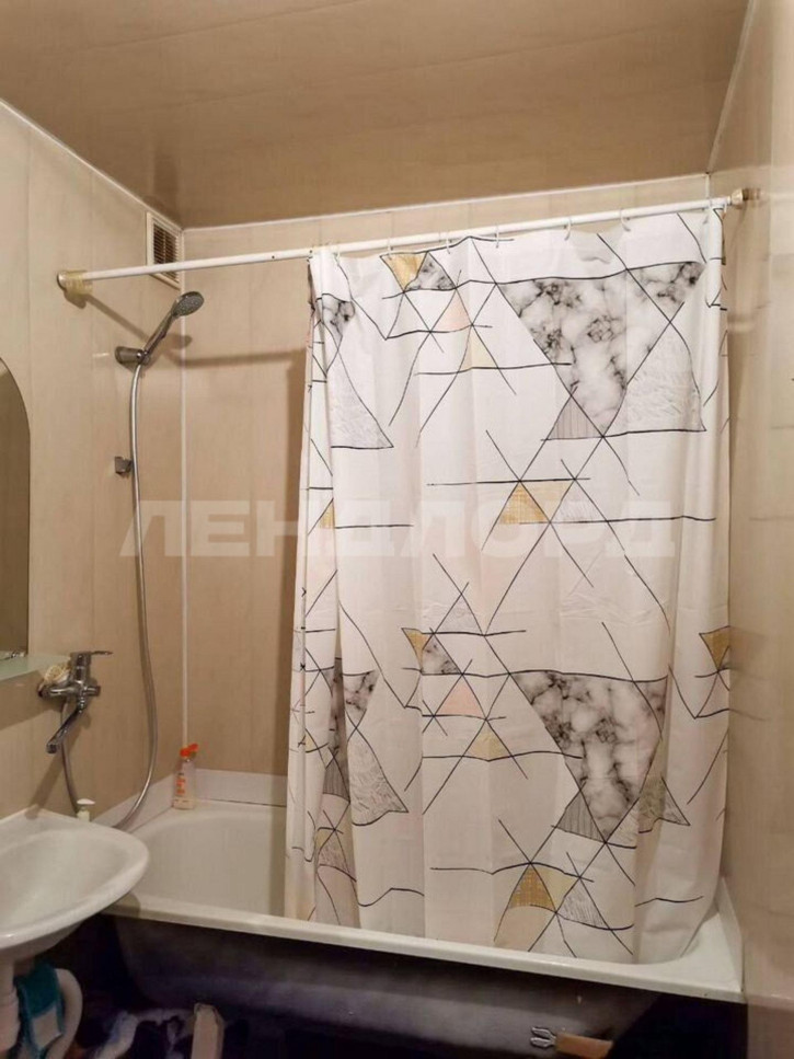 2-комн квартира улица Думенко, 13Д