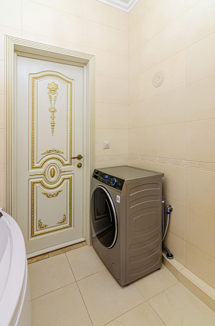 3-комн квартира улица Кати Соловьяновой, 84