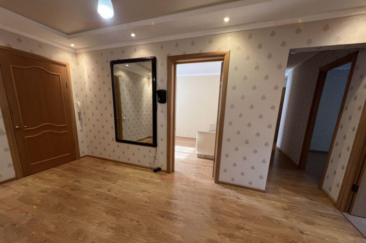 4-комн квартира Родонитовая 32