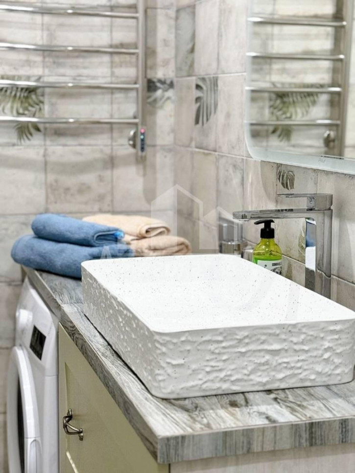 3-комн квартира 40 лет Октября ул.