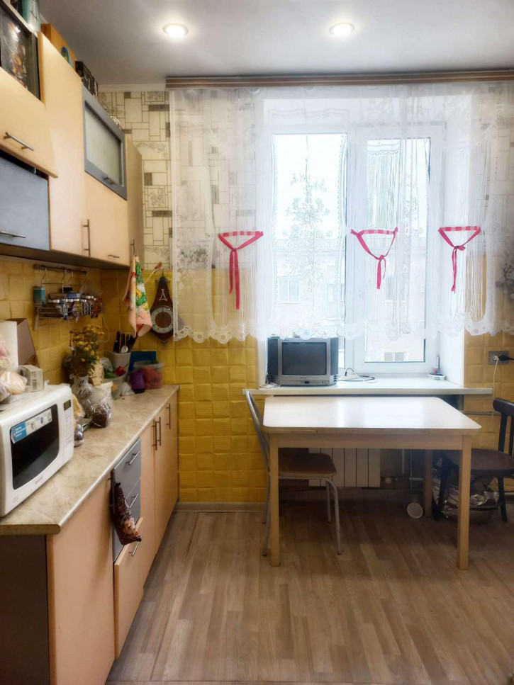 2-комн квартира Нефтяников улица, 20а