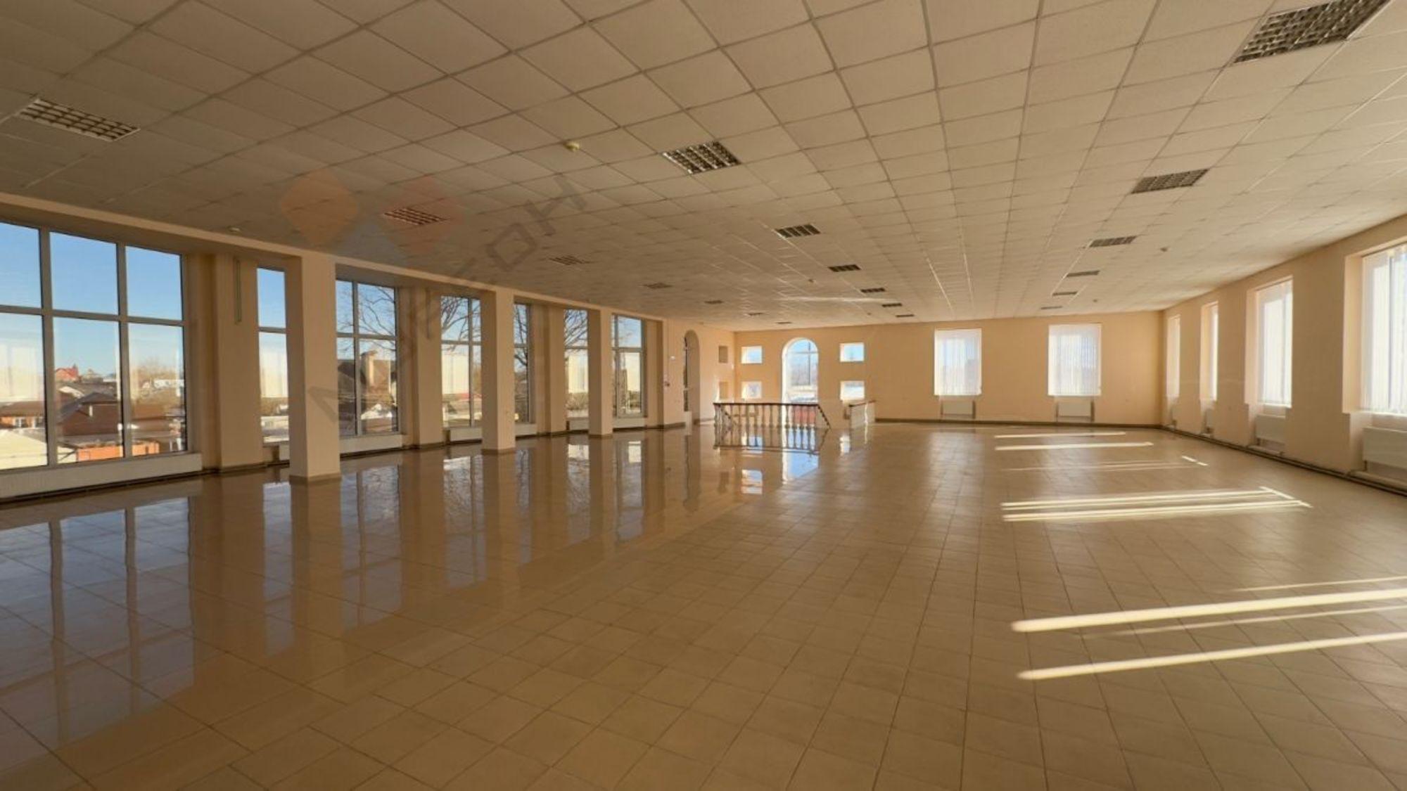 Купить торговое помещение за 33 000 000 рублей на Международная ул