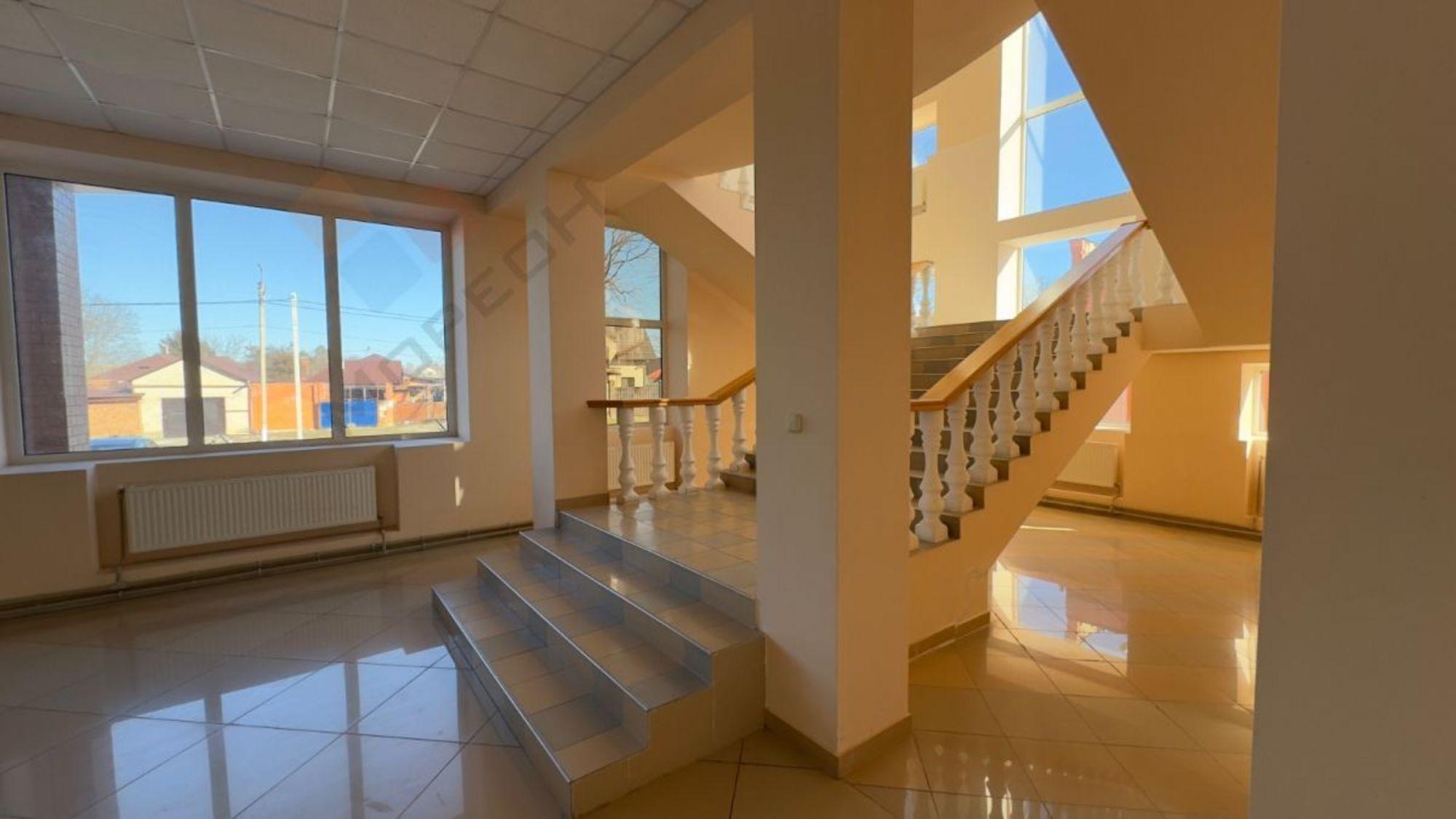 Купить торговое помещение за 33 000 000 рублей на Международная ул