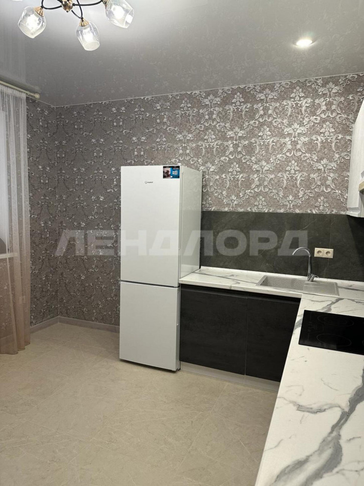 3-комн квартира улица Жмайлова, 19А