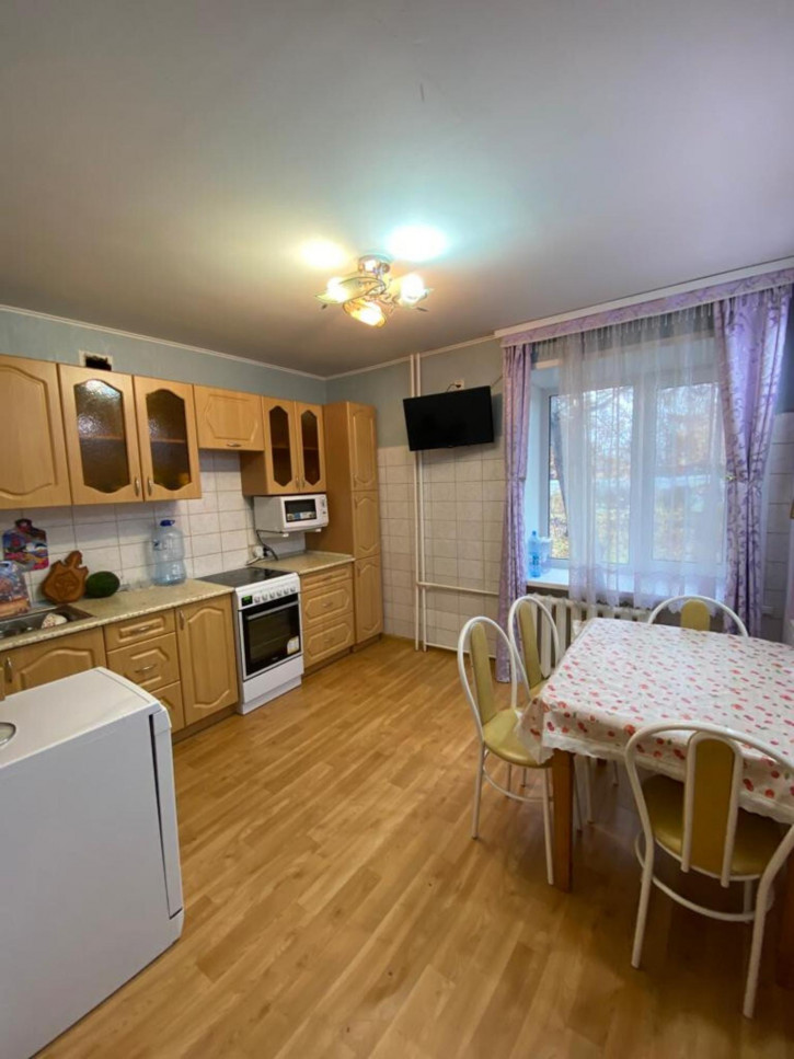 4-комн квартира Кольцова, 50