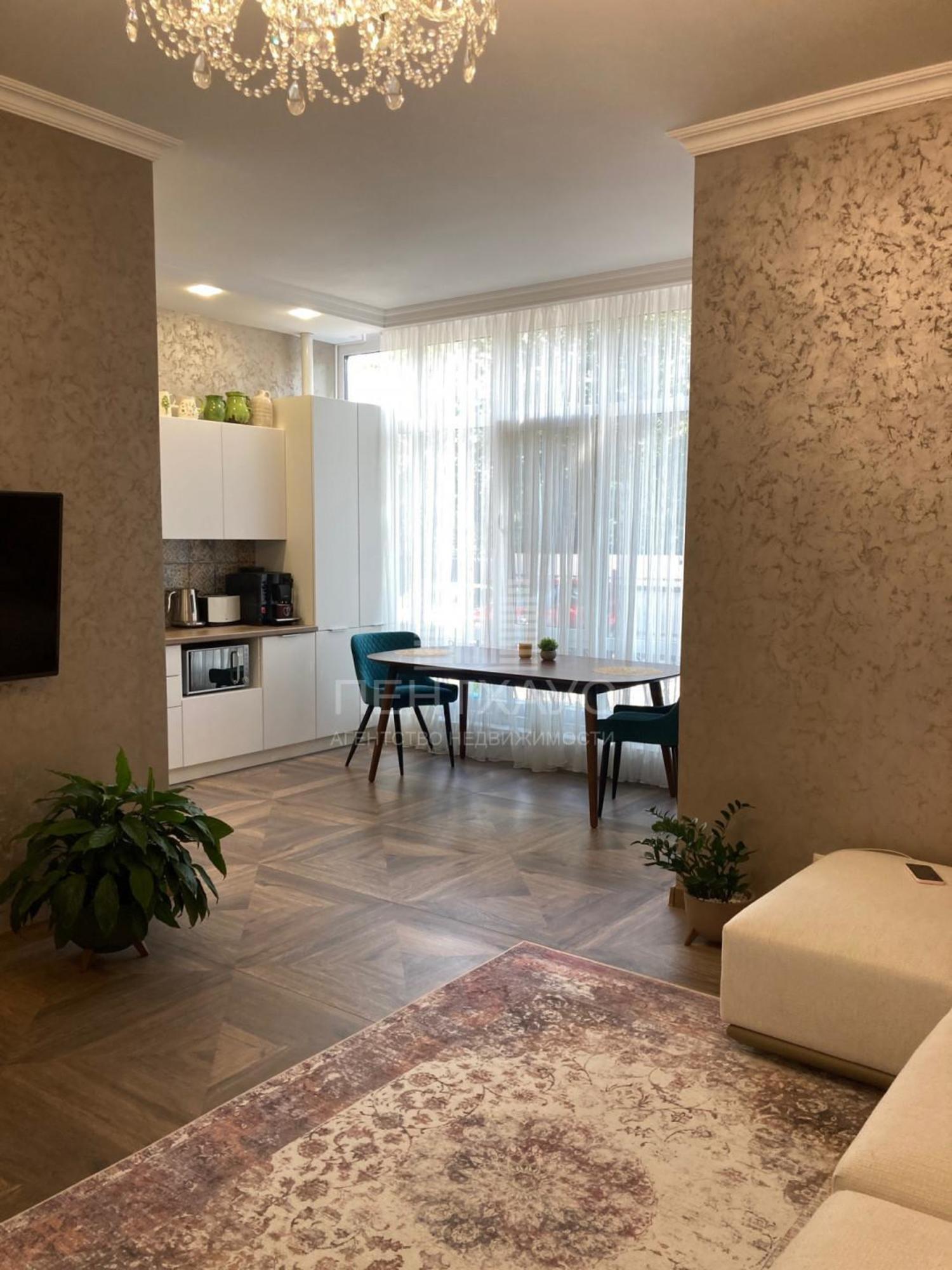 Купить квартиру за 10 000 000 рублей на Учительская ул., 7, 7