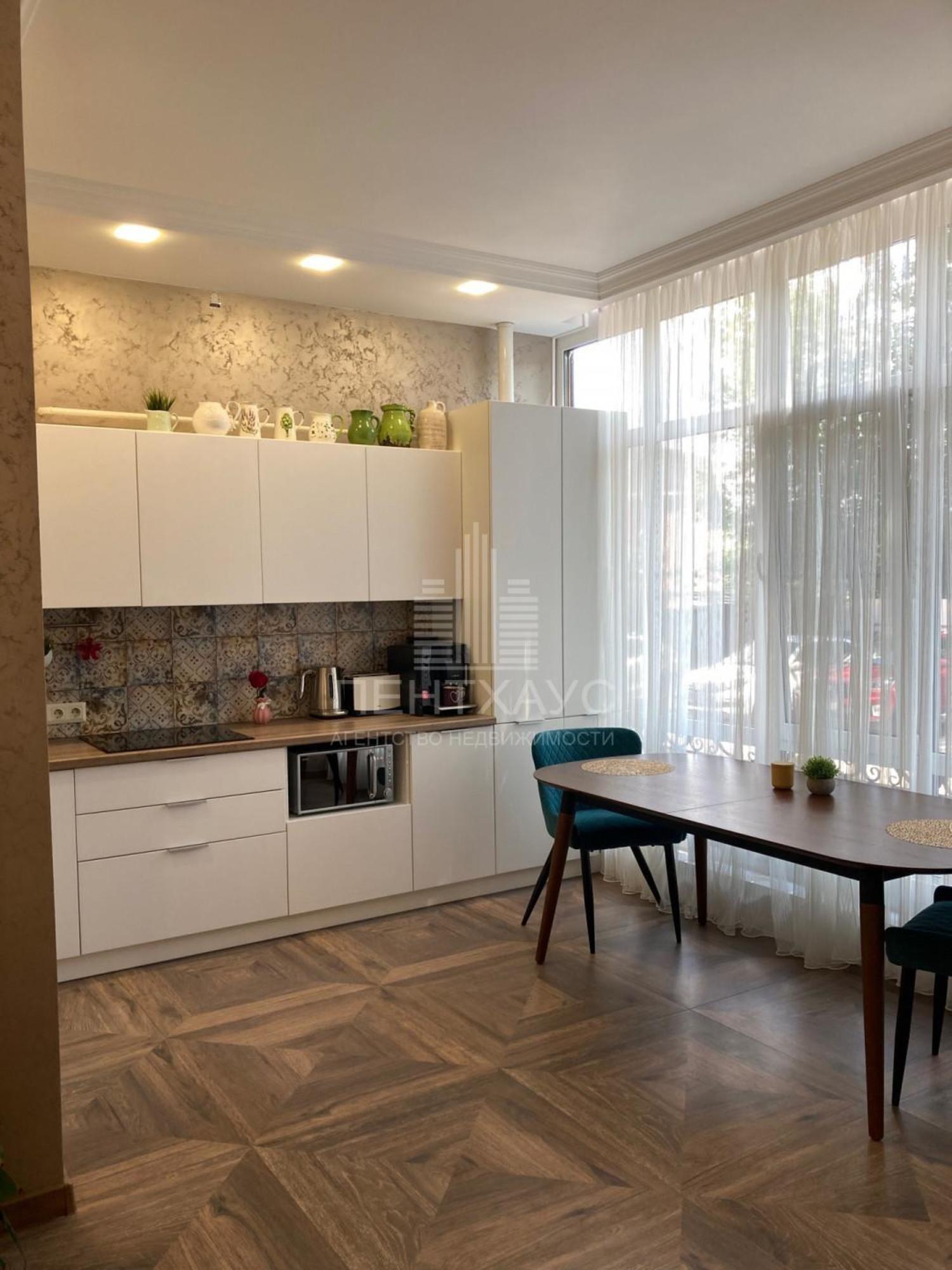 Купить квартиру за 10 000 000 рублей на Учительская ул., 7, 7