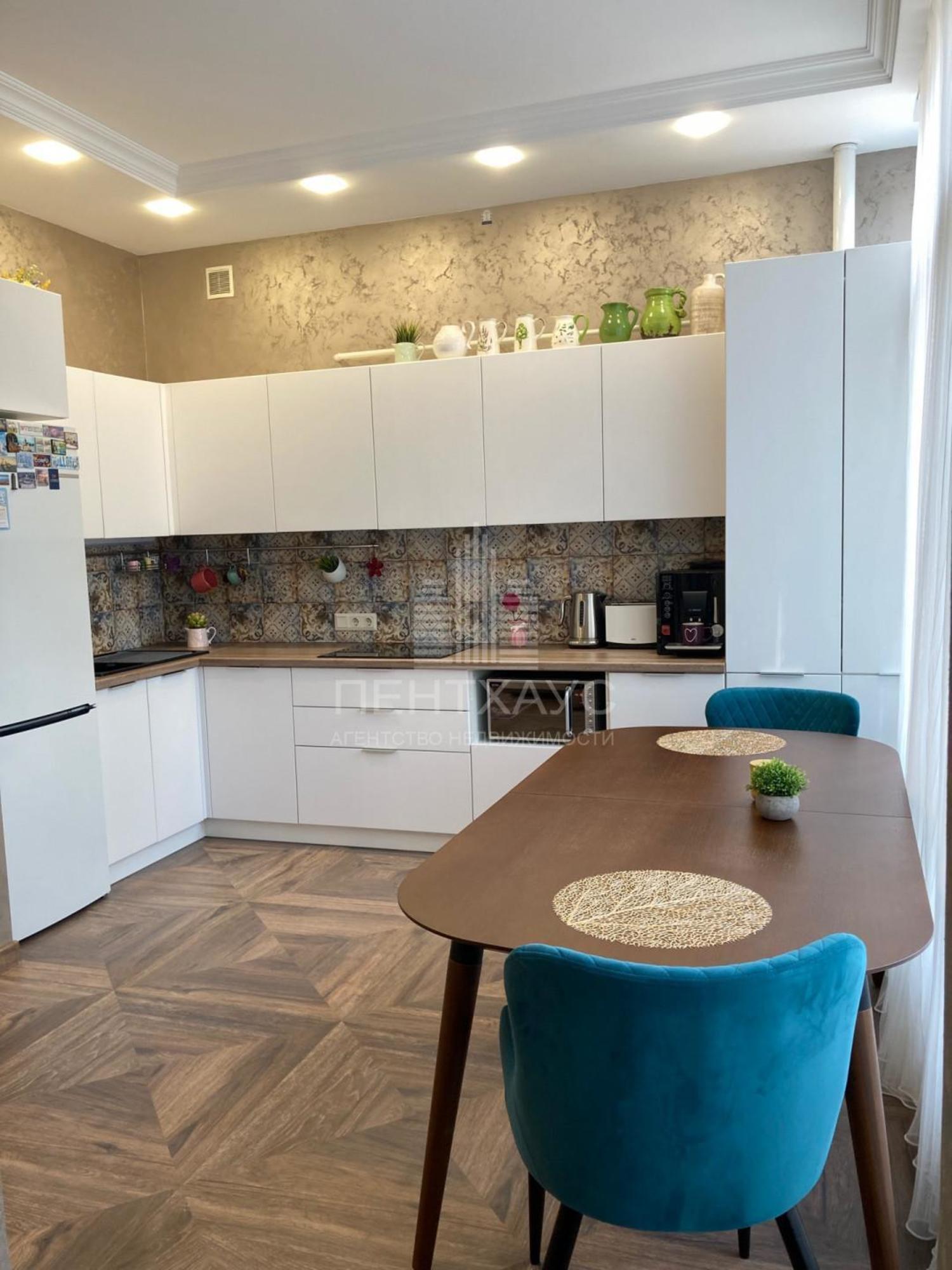 Купить квартиру за 10 000 000 рублей на Учительская ул., 7, 7