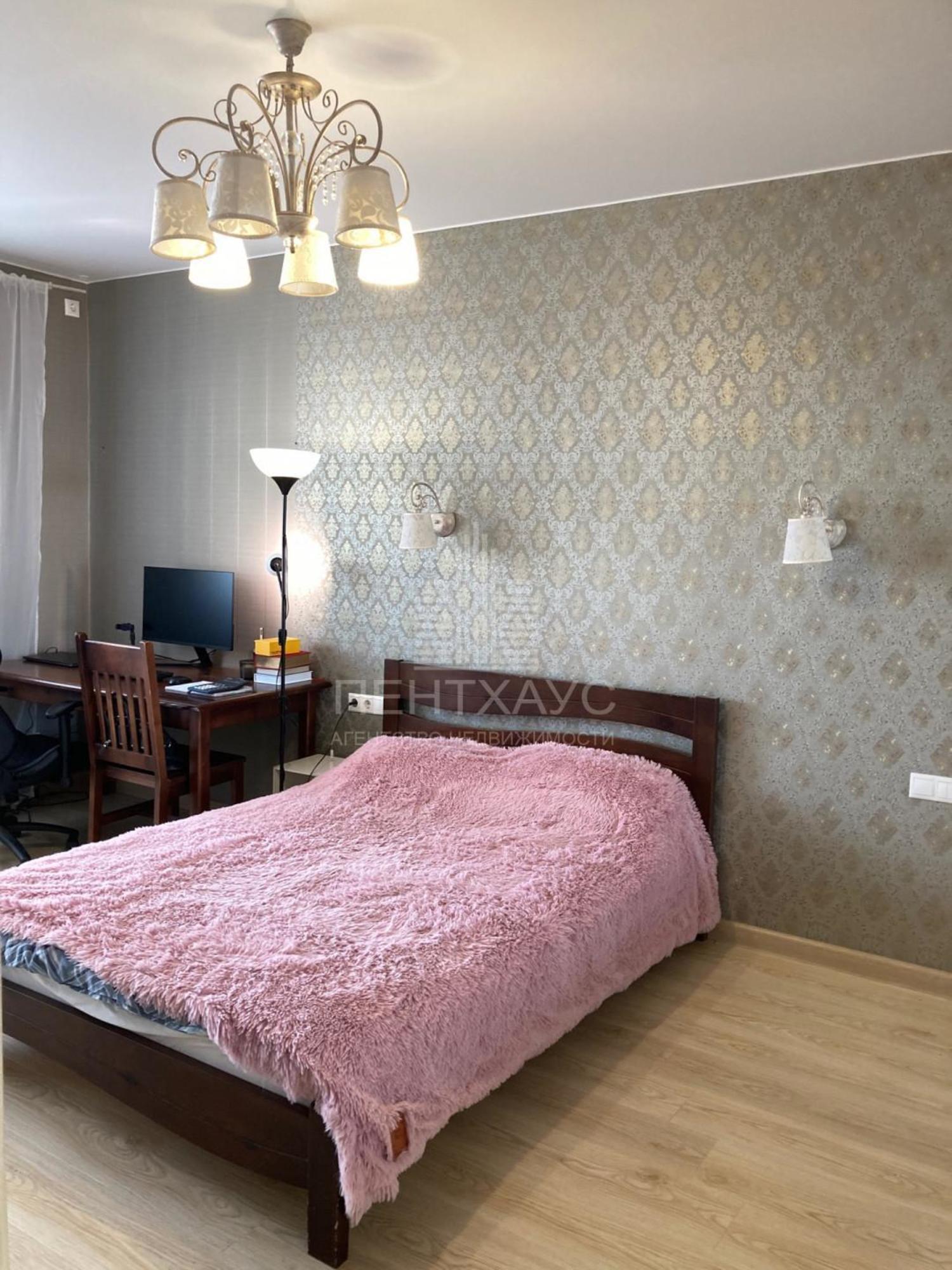 Купить квартиру за 10 000 000 рублей на ул Крайнова, 3а