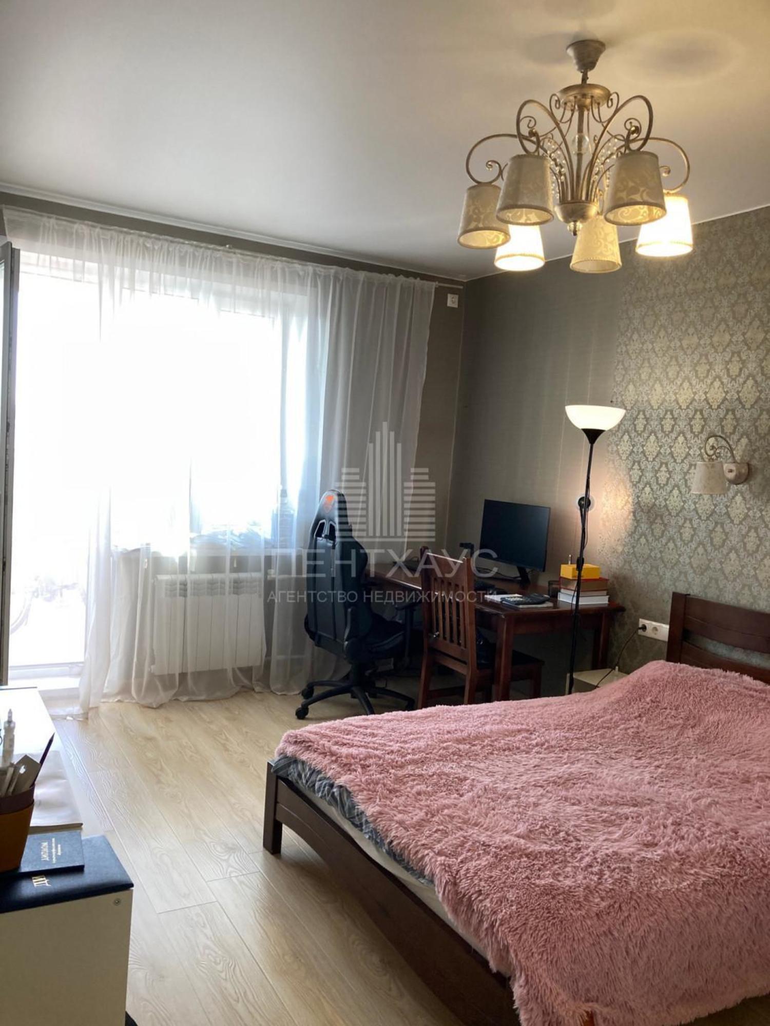 Купить квартиру за 10 000 000 рублей на ул Крайнова, 3а