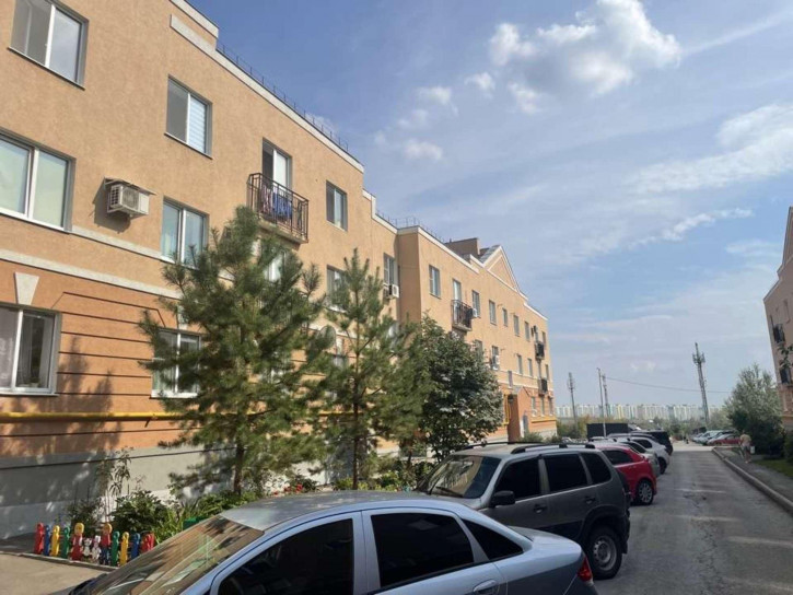 3-комн квартира Виталия Жалнина улица, 22