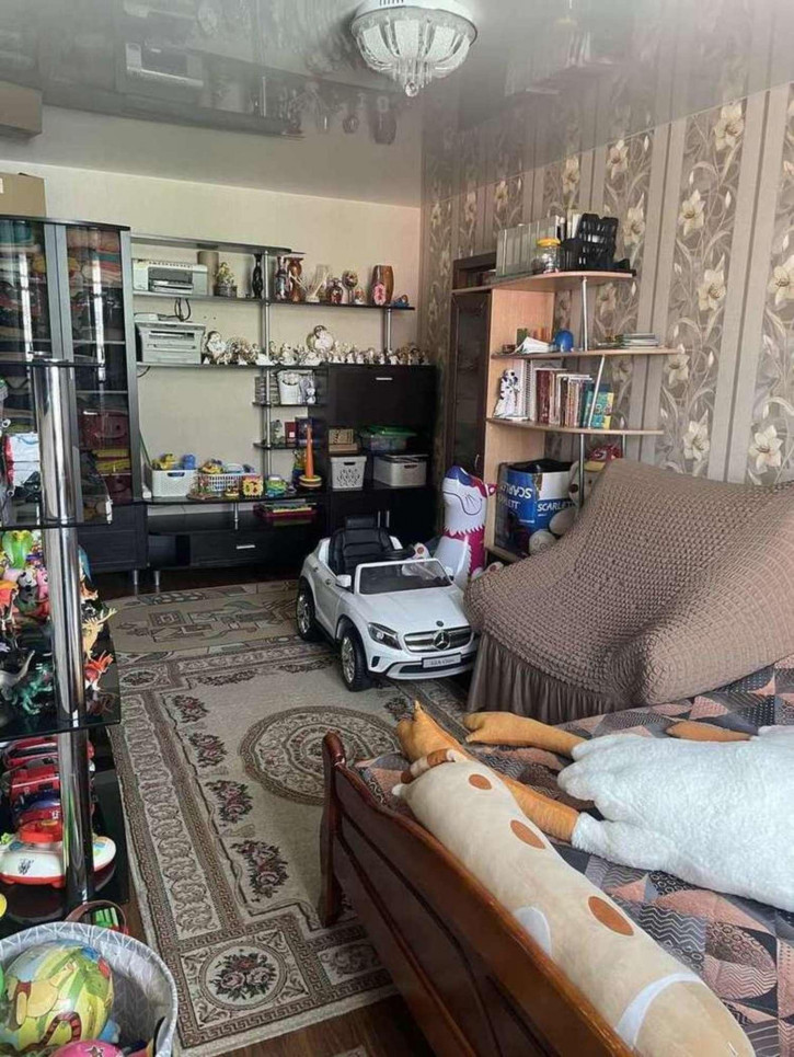 3-комн квартира Виталия Жалнина улица, 22