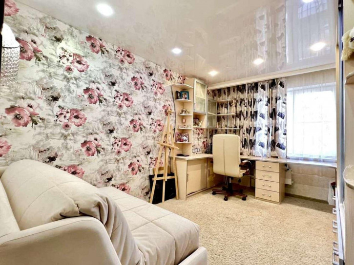 3-комн квартира Дыбенко улица, 120