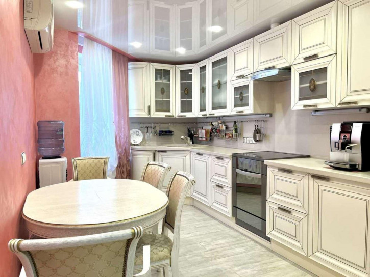 3-комн квартира Дыбенко улица, 120