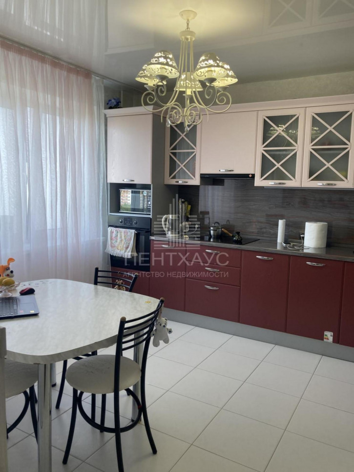 3-комн квартира ул Новгородская, 19А