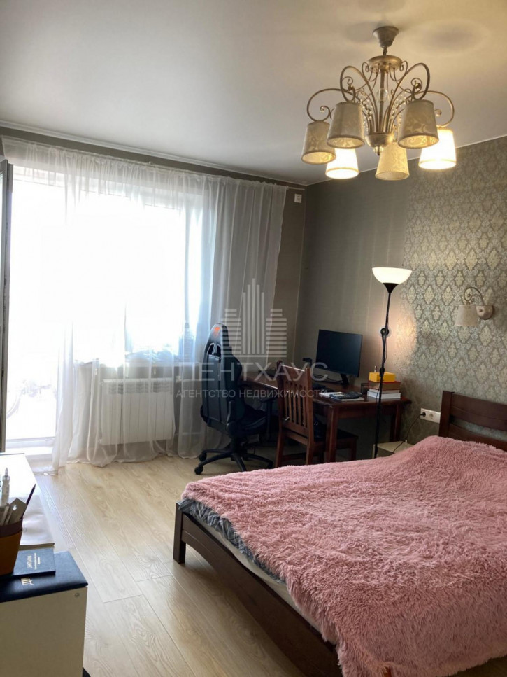 2-комн квартира ул Крайнова, 3а