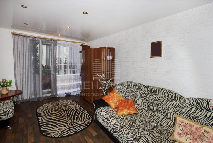 4-комн квартира проспект Строителей, 13Б