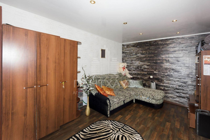 4-комн квартира проспект Строителей, 13Б