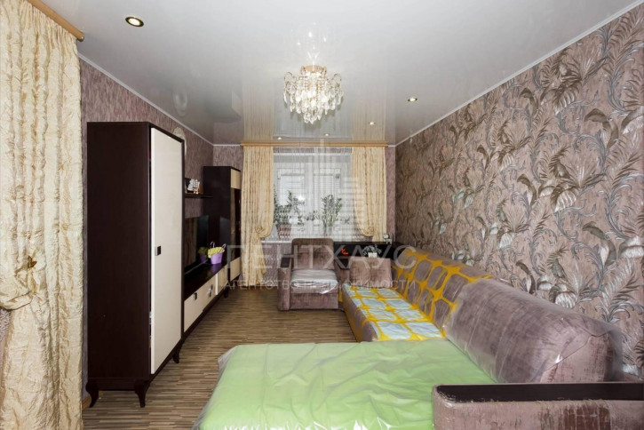 4-комн квартира проспект Строителей, 13Б