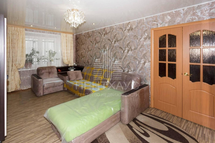 4-комн квартира проспект Строителей, 13Б