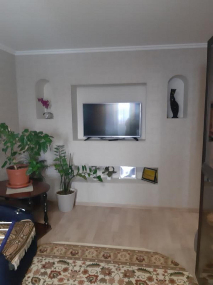 2-комн квартира Тополиная, 8