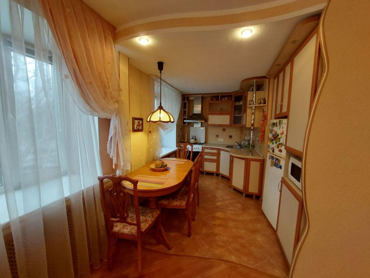 3-комн квартира Химиков б-р, 4