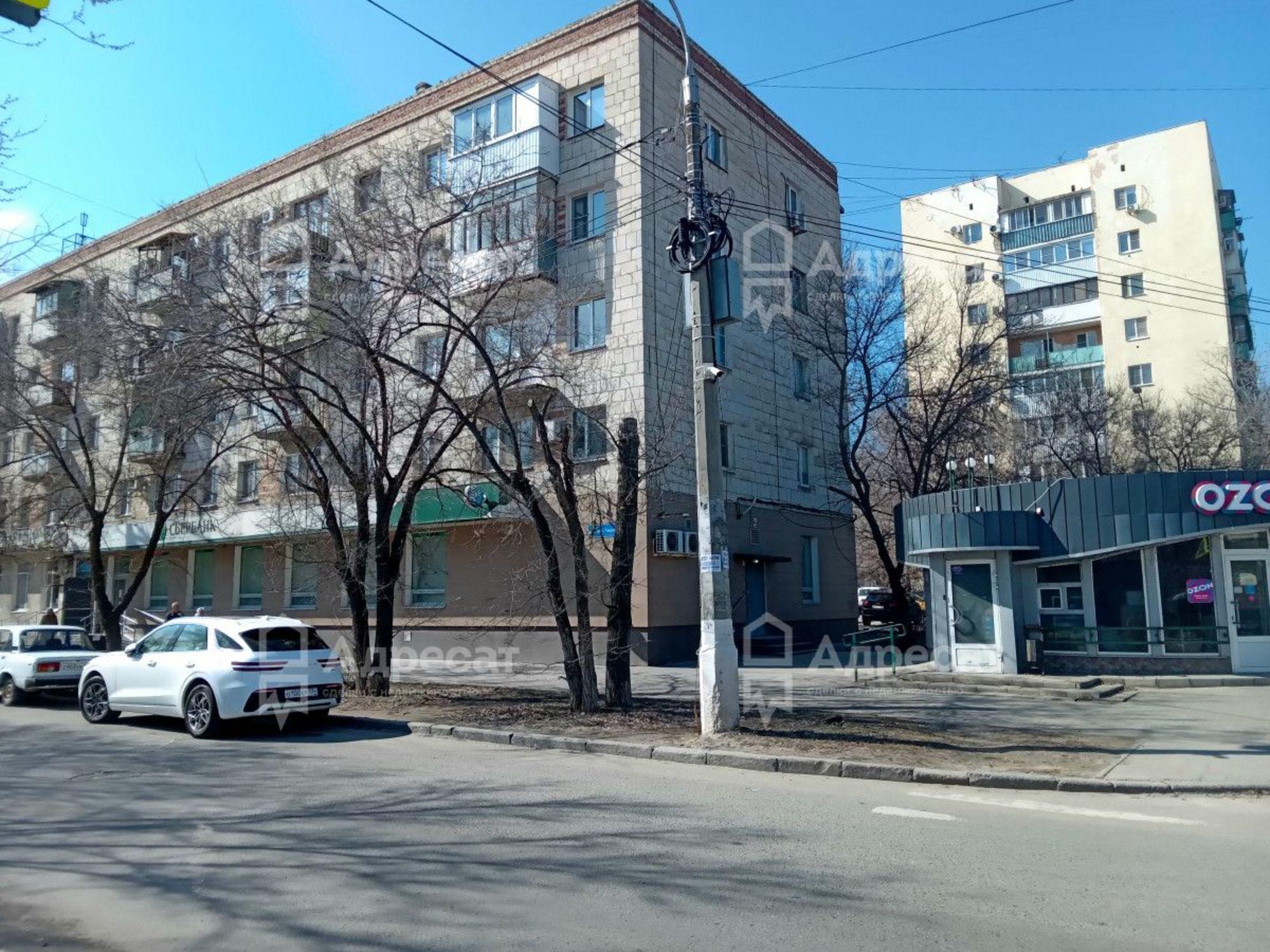 Купить квартиру за 2 400 000 рублей на ул. им. Кирова,  д.122