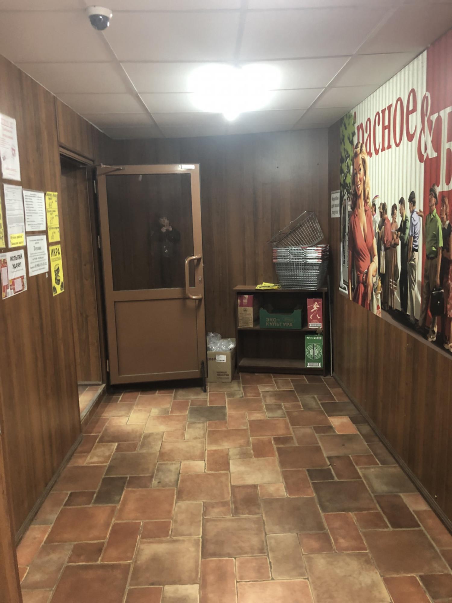 Купить торговое помещение за 10 000 000 рублей на Победы б-р., 49