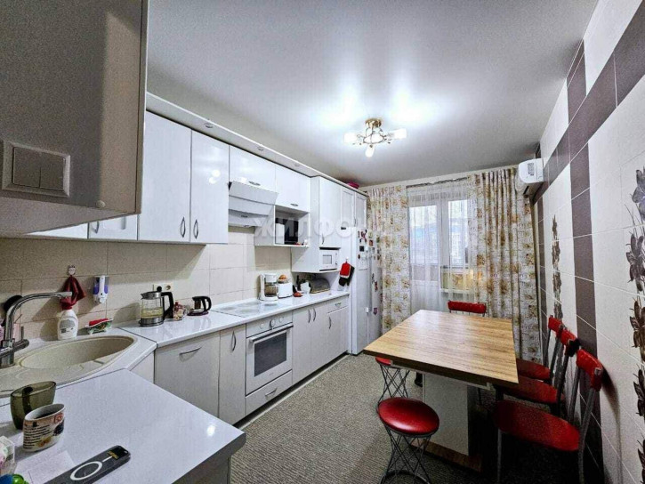 3-комн квартира Ворошилова улица, д.1г