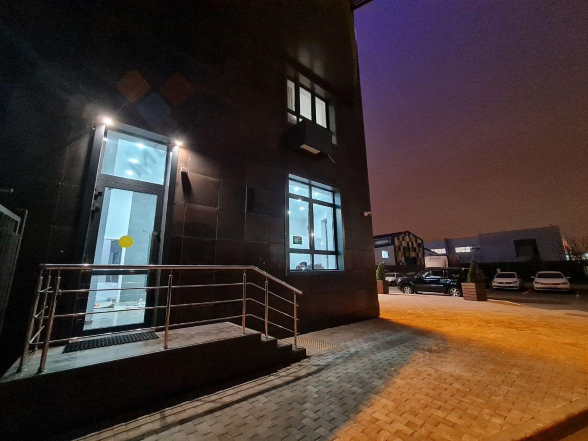 Купить торговое помещение за 23 500 000 рублей на Старокубанская ул, 124