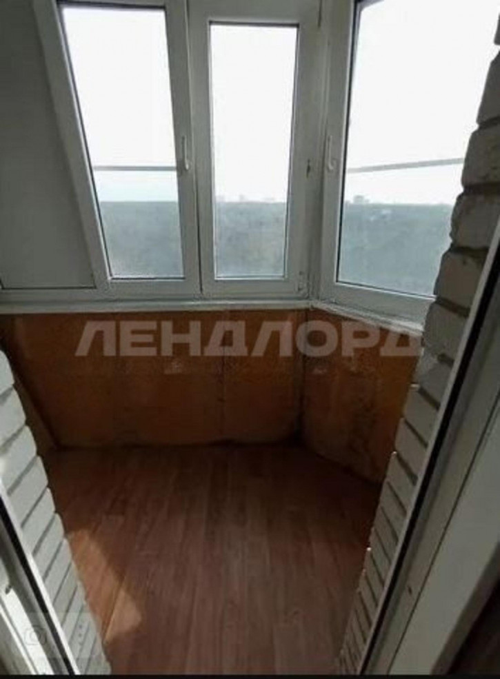 2-комн квартира улица Думенко, 13