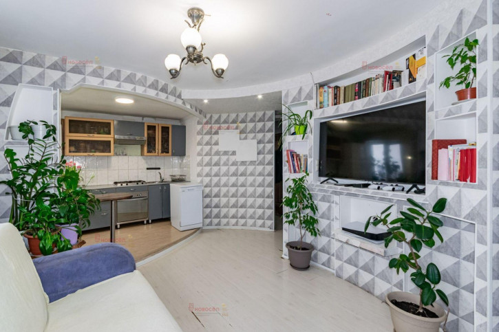 3-комн квартира Пехотинцев 11