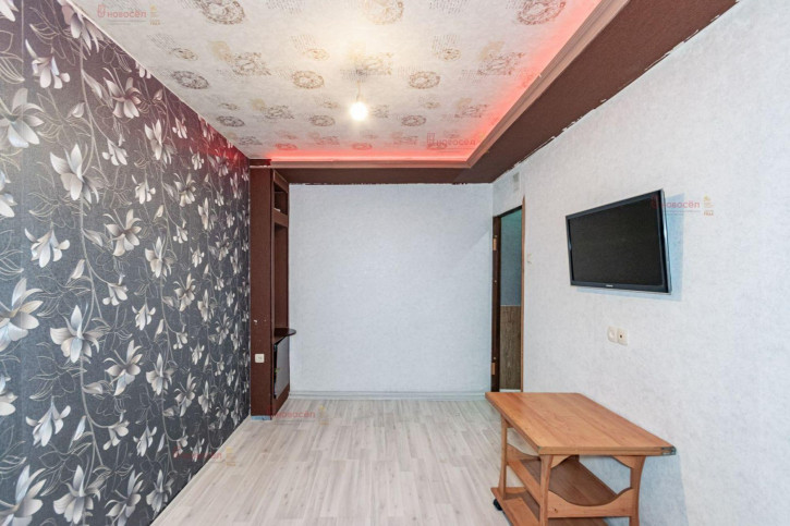 3-комн квартира Пехотинцев 11