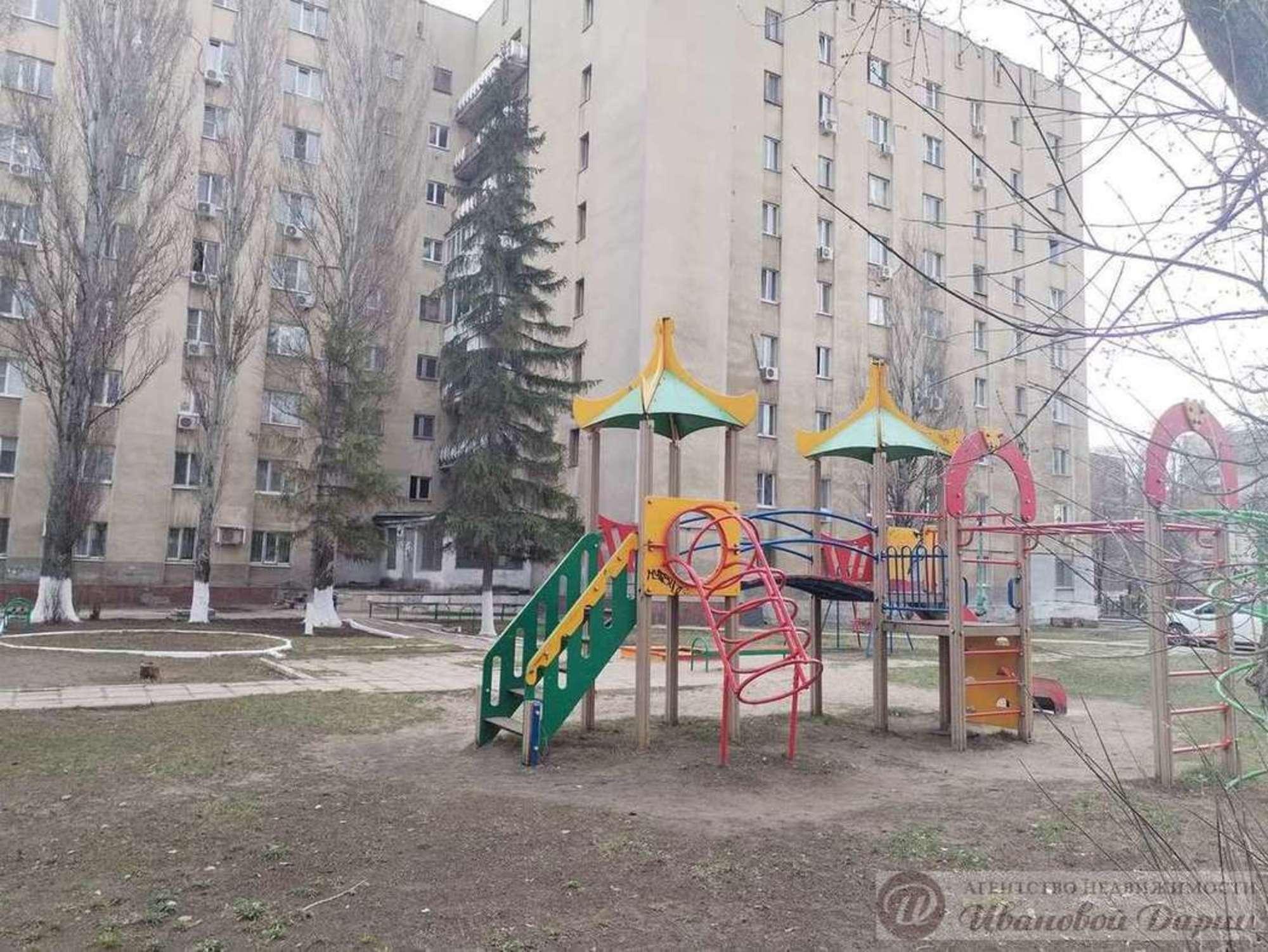 Купить комнату за 990 000 рублей на Строителей улица, 36