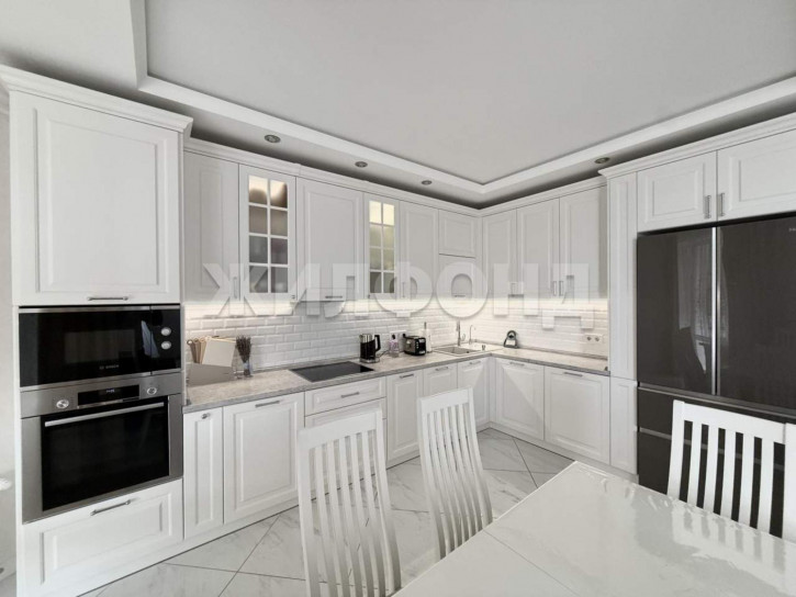 3-комн квартира им. Леонида Лаврова улица, д.4