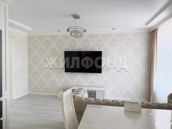 3-комн квартира им. Леонида Лаврова улица, д.4