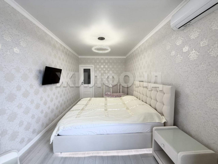 3-комн квартира им. Леонида Лаврова улица, д.4